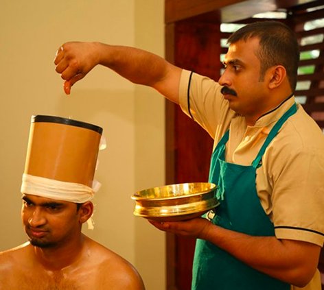 Shirovasti head therapy at Santhimandiram